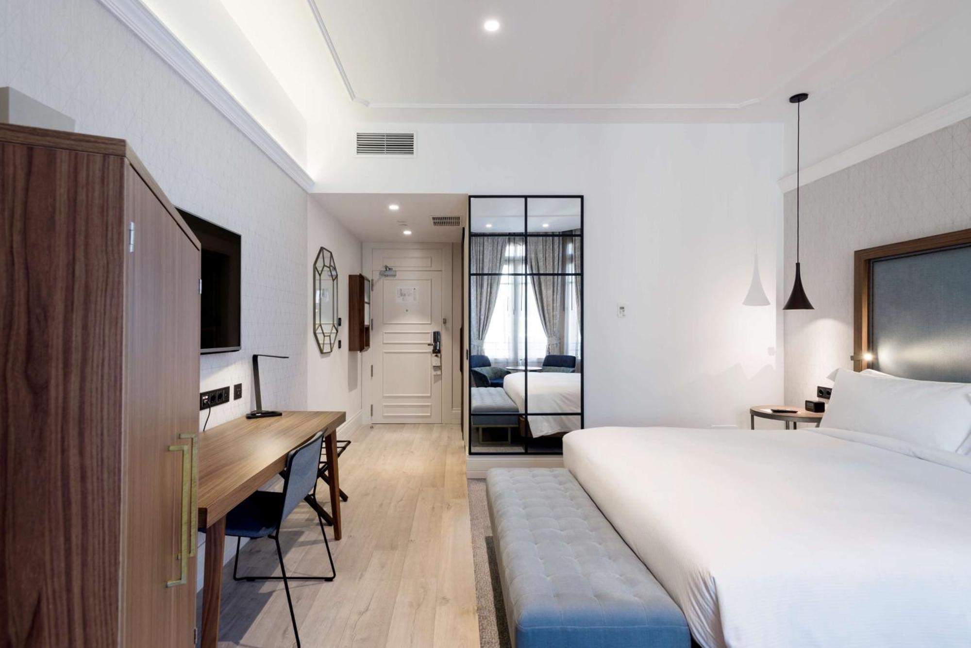 Hotel Doubletree By Hilton Madrid-Prado Extérieur photo