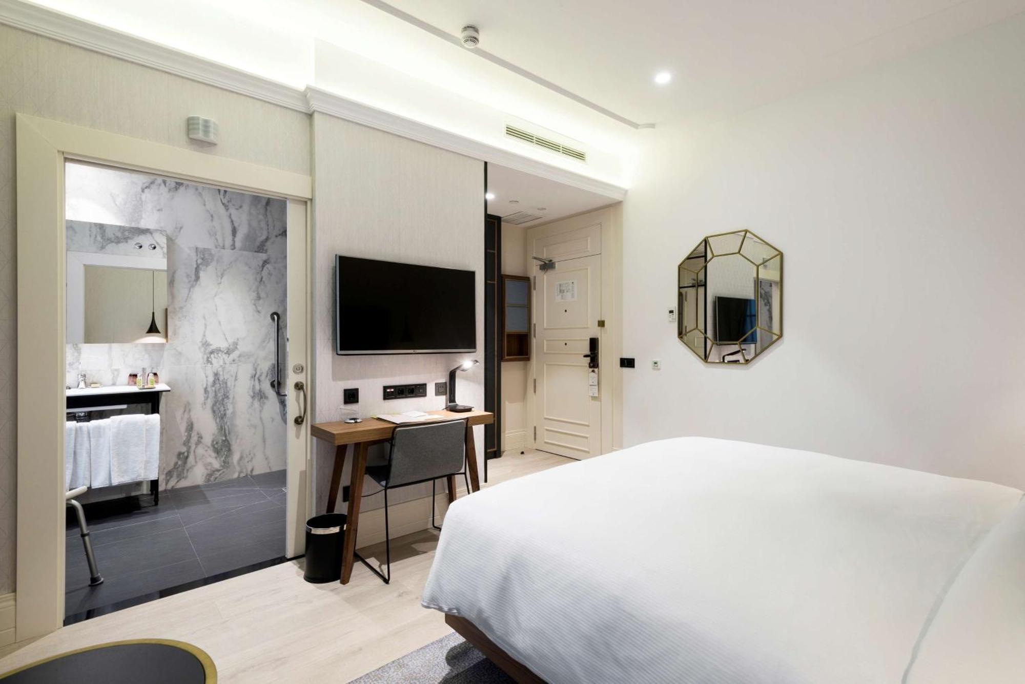 Hotel Doubletree By Hilton Madrid-Prado Extérieur photo