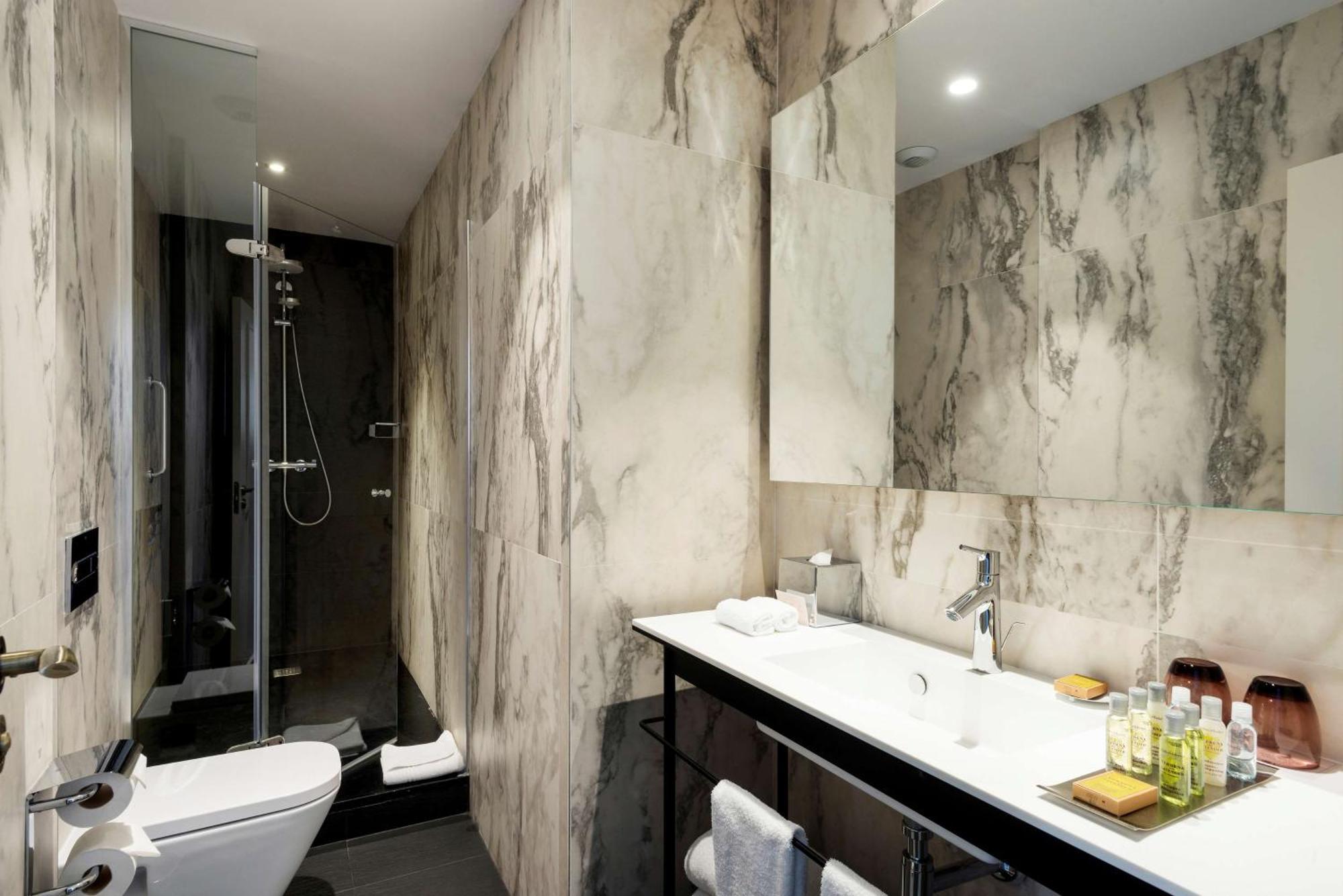 Hotel Doubletree By Hilton Madrid-Prado Extérieur photo