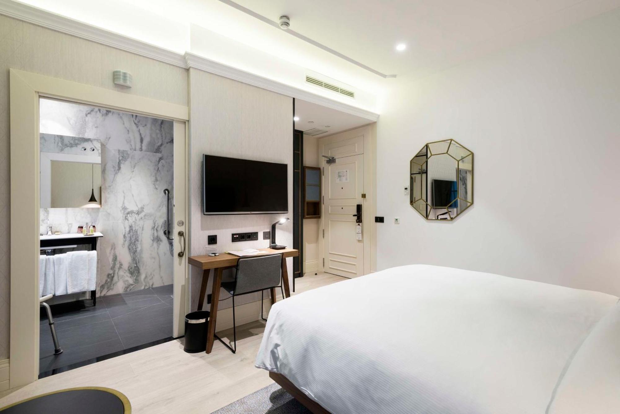 Hotel Doubletree By Hilton Madrid-Prado Extérieur photo