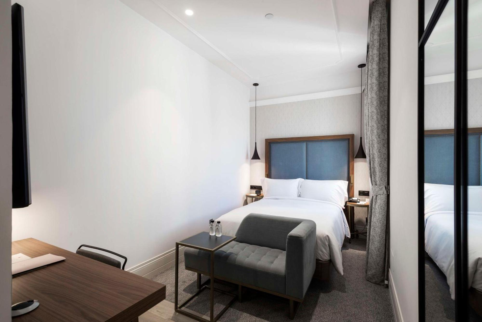 Hotel Doubletree By Hilton Madrid-Prado Extérieur photo